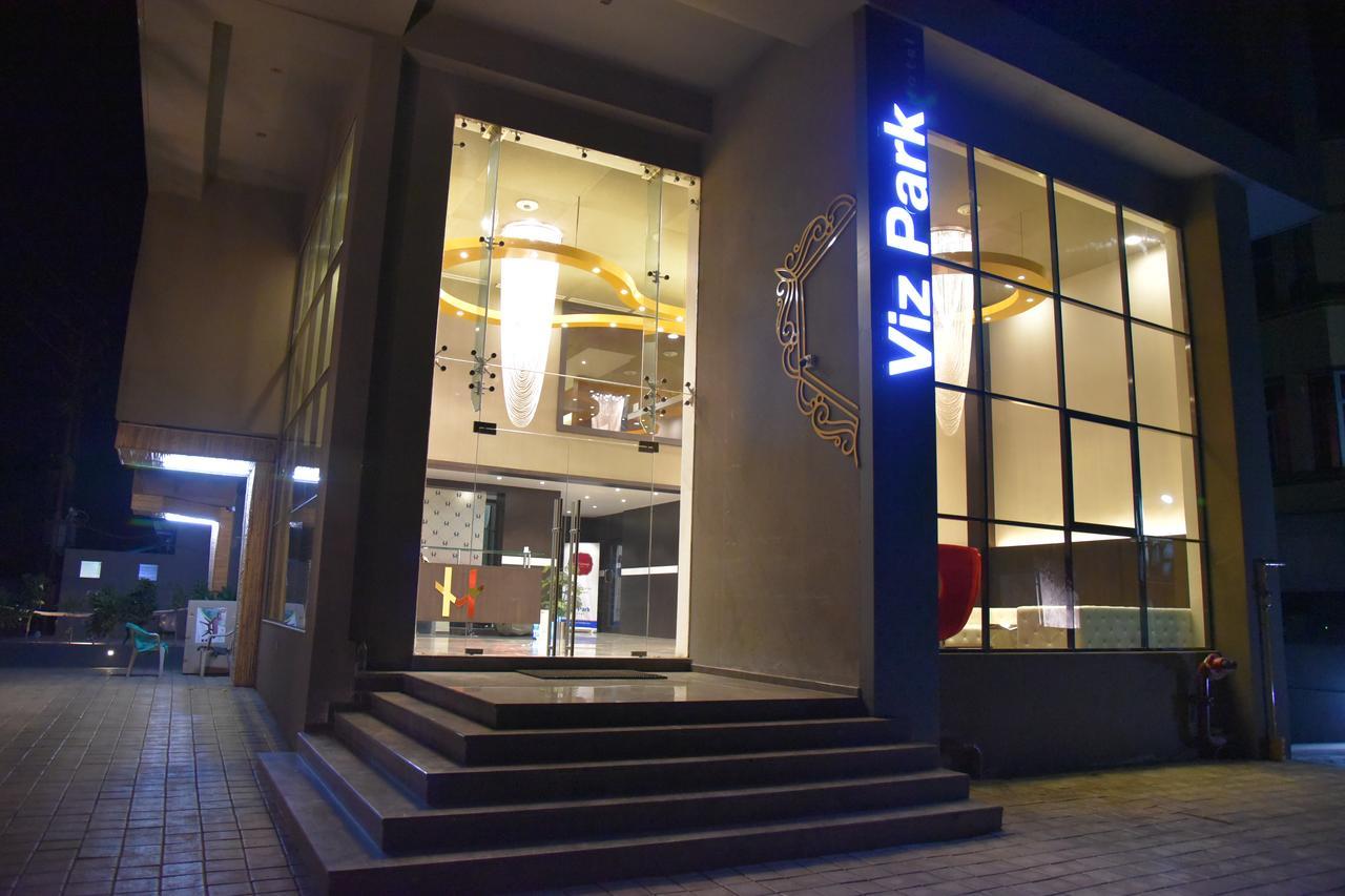 Viz Park Hotel Ānand Exterior foto